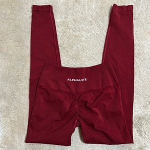 ALPHALETE Amplify Leggings in Scarlet